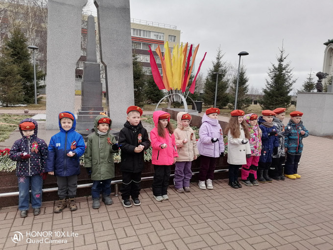Возложение цветов к Мемориалу Славы Возложение цветов к Мемориалу Славы.